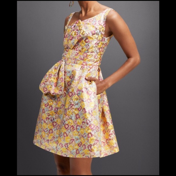 Beautiful dress! - Picture 1 of 7